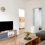 Center - 4 Balconies - Walk To Macedonia Square スコピエ