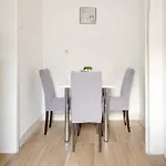 アパート Center - 4 Balconies - Walk To Macedonia Square スコピエ