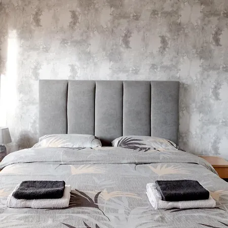 Centrе Near Square And Old Town With 4 Balconies Appartamento