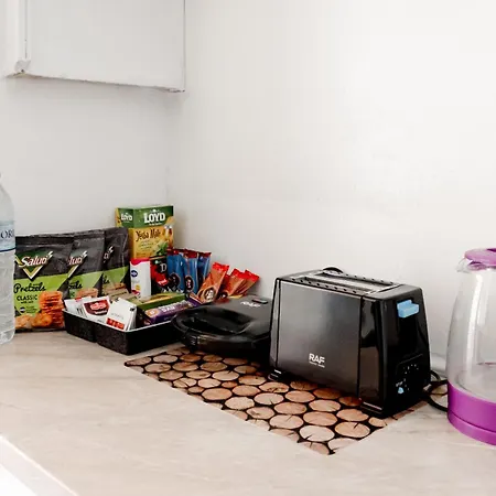 Apartment Center - 4 Balconies - Walk To Macedonia Square