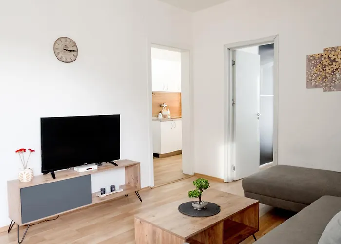 Center - 4 Balconies - Walk To Macedonia Square Skopje