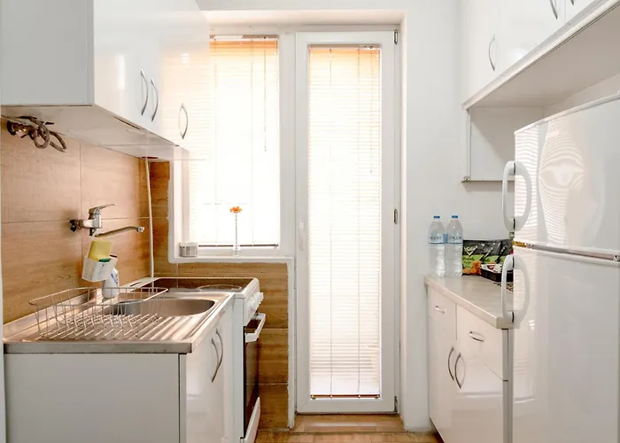 Center - 4 Balconies - Walk To Macedonia Square * Skopie