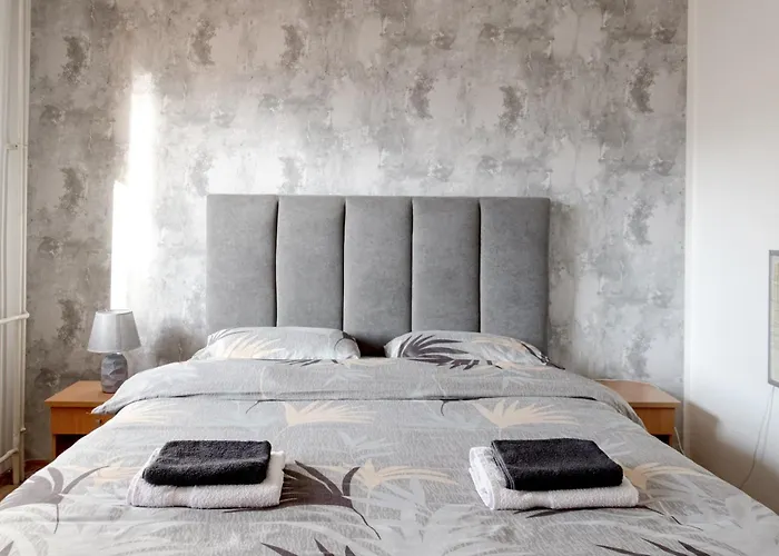 Center - 4 Balconies - Walk To Macedonia Square Apartment