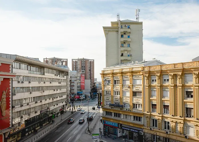Center - 4 Balconies - Walk To Macedonia Square * Skopje